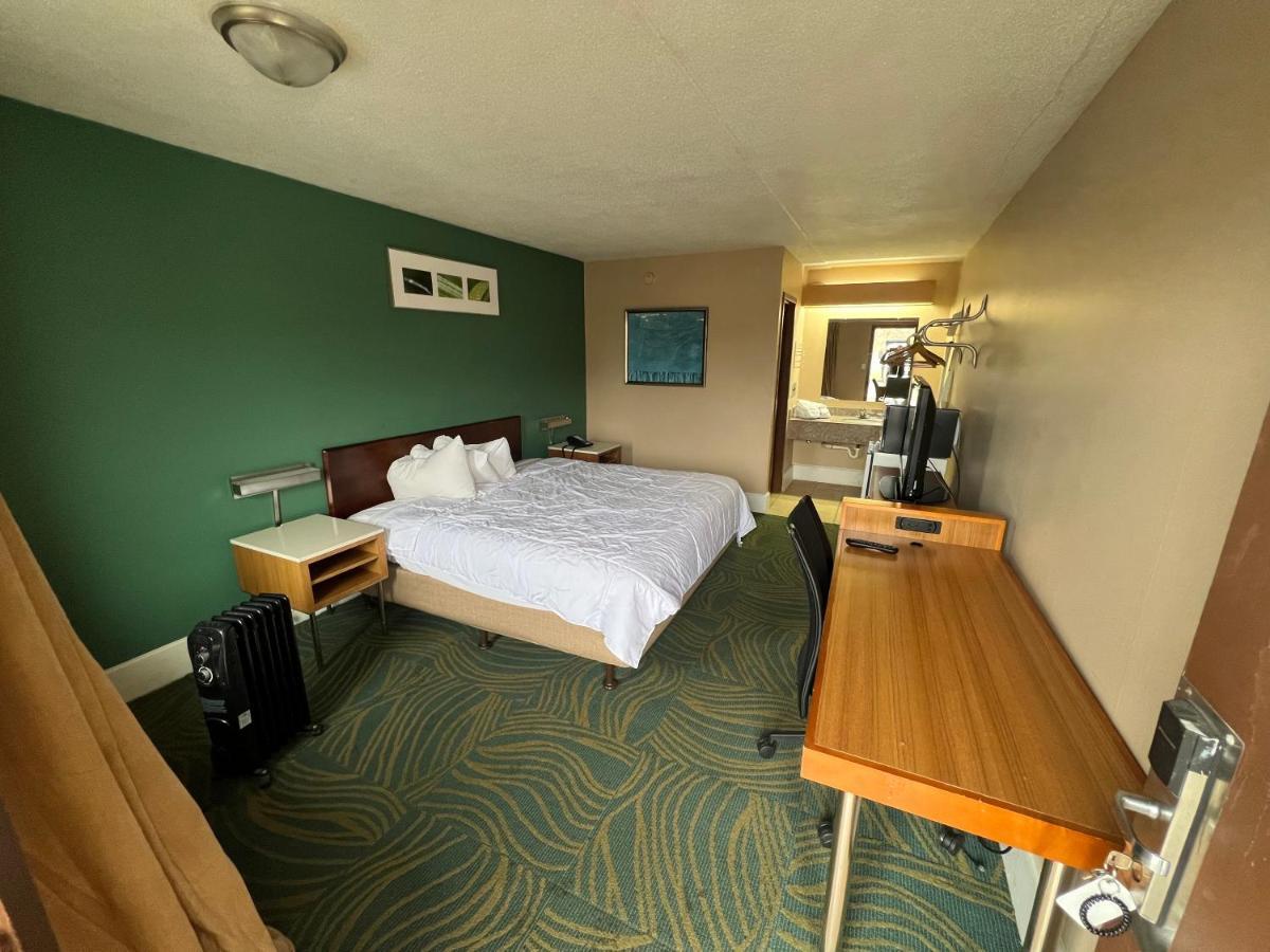 Hilltop Inn Pittsburgh Crafton Extérieur photo