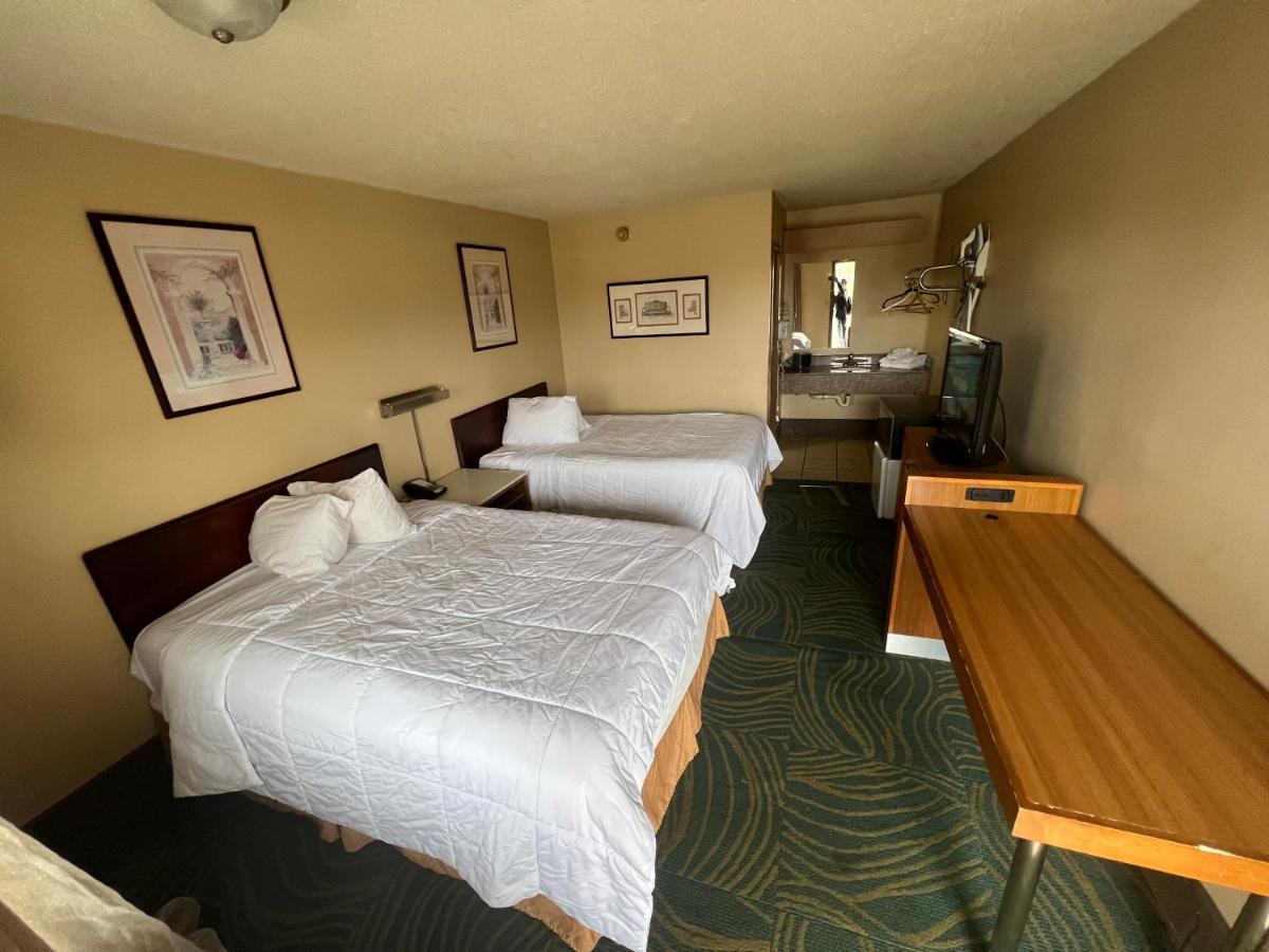 Hilltop Inn Pittsburgh Crafton Extérieur photo