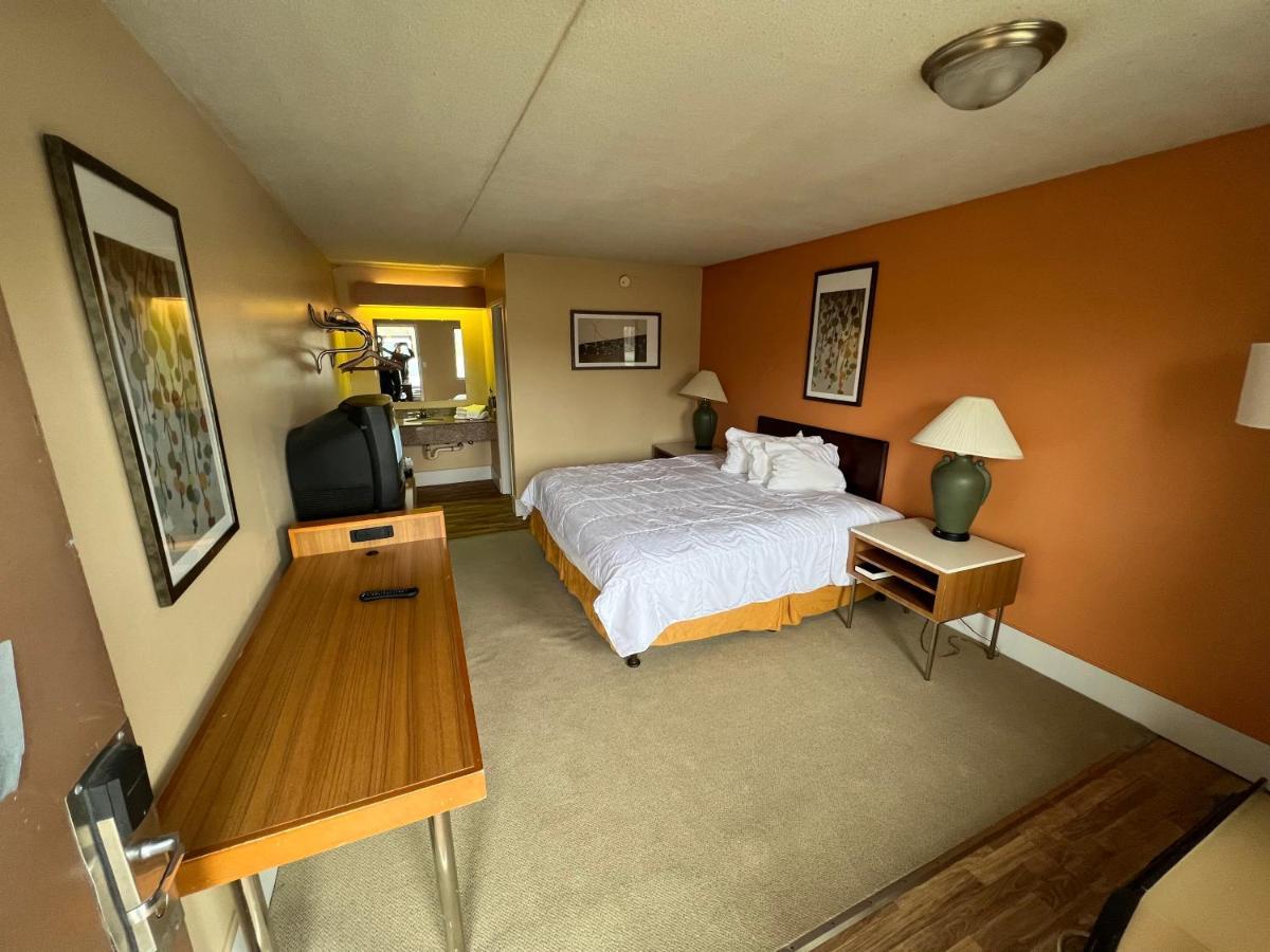 Hilltop Inn Pittsburgh Crafton Extérieur photo