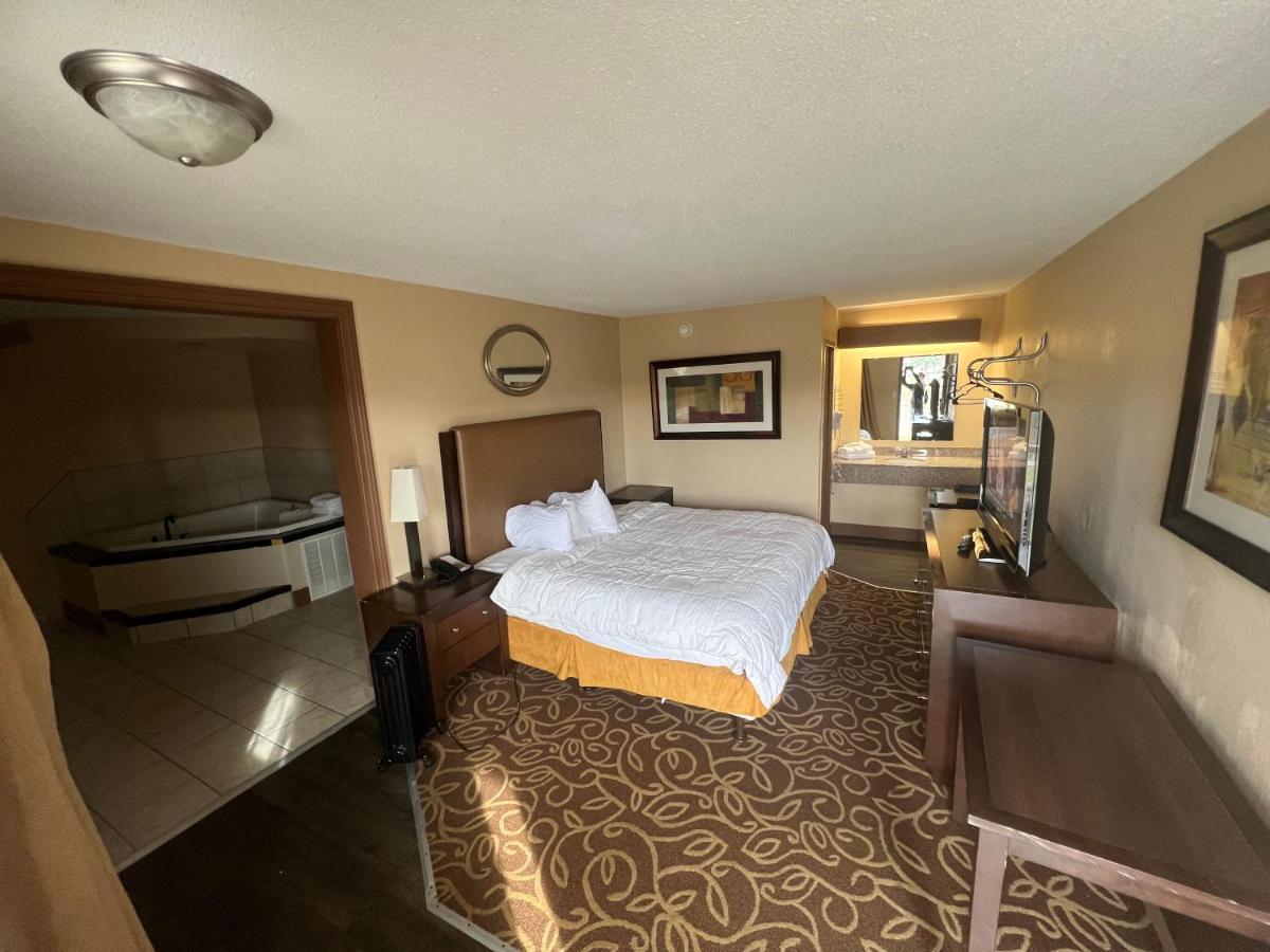Hilltop Inn Pittsburgh Crafton Extérieur photo