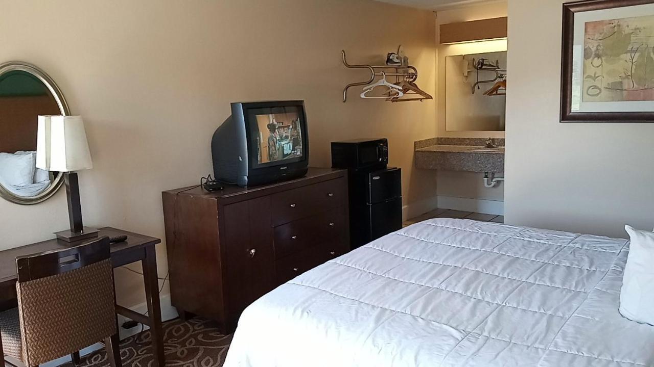 Hilltop Inn Pittsburgh Crafton Extérieur photo