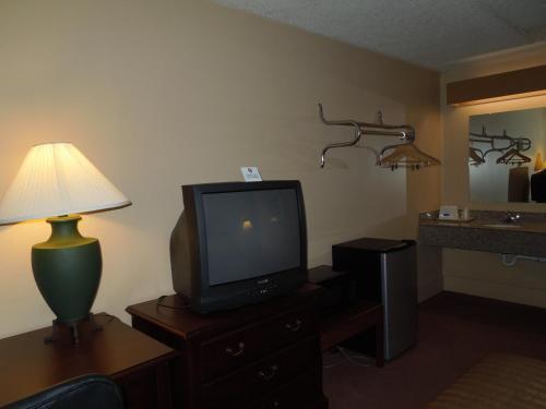 Hilltop Inn Pittsburgh Crafton Extérieur photo