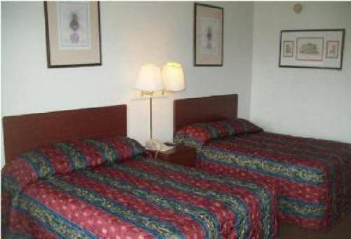 Hilltop Inn Pittsburgh Crafton Extérieur photo