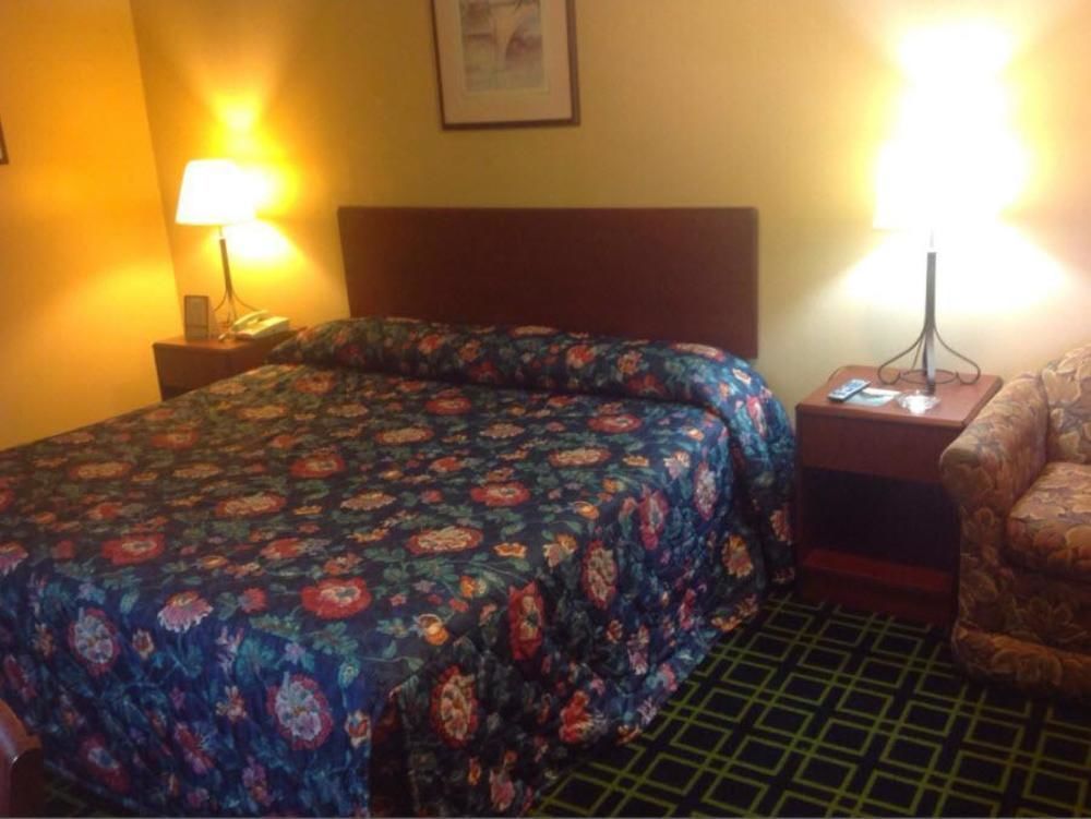 Hilltop Inn Pittsburgh Crafton Extérieur photo
